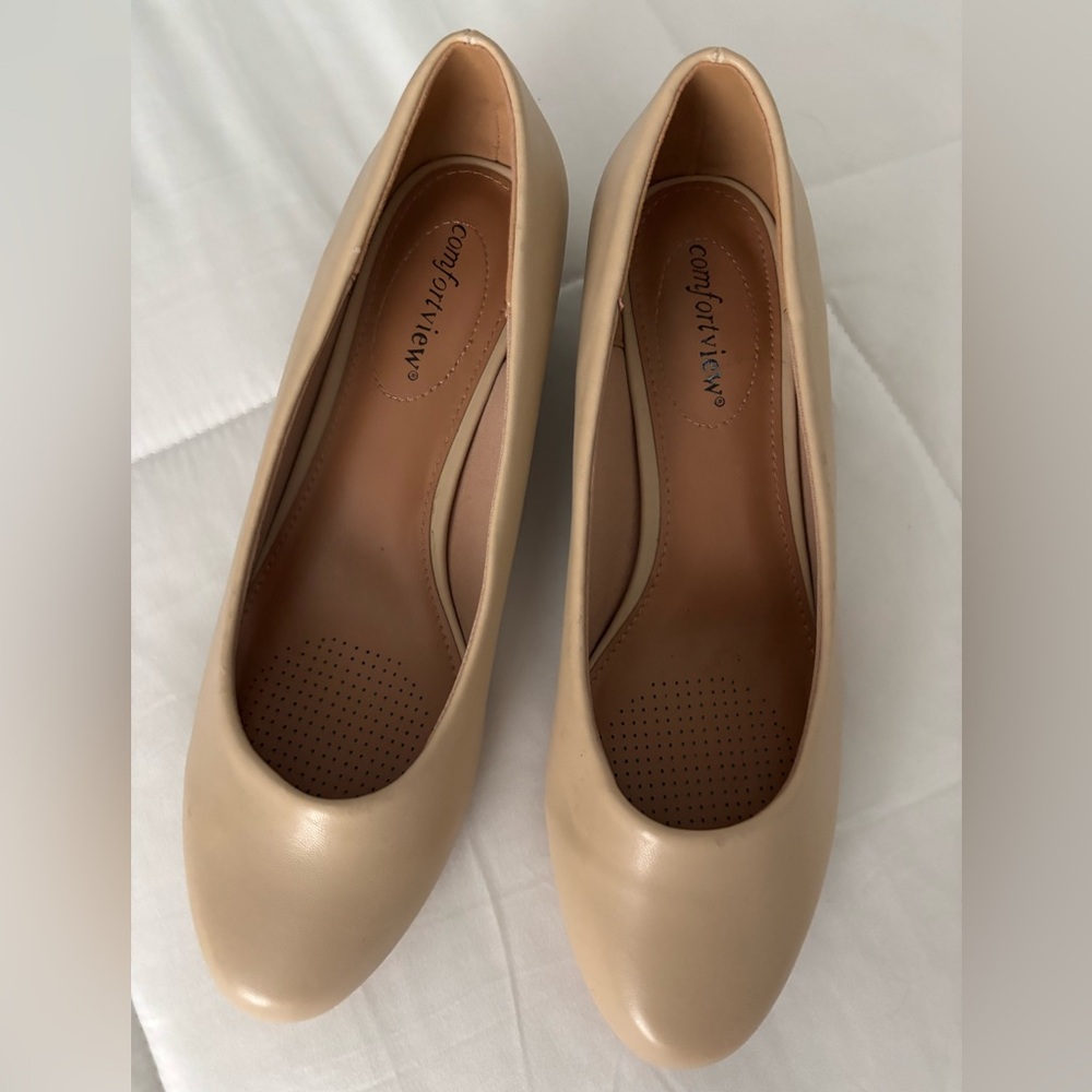 VIDA Neutral Beige Slip-On Round-Toe Ballet Flats Kitten Heels